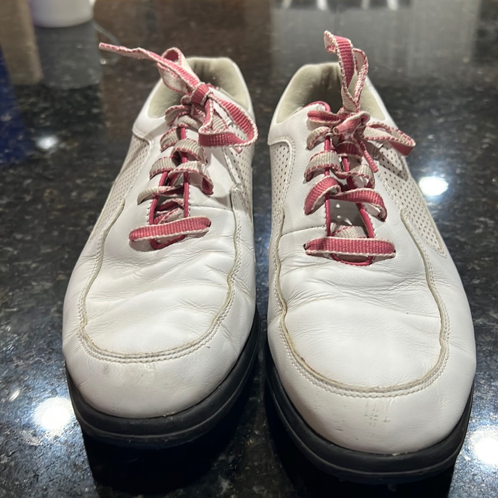 Footjoy women’s golf shoes size 9. Style 98629